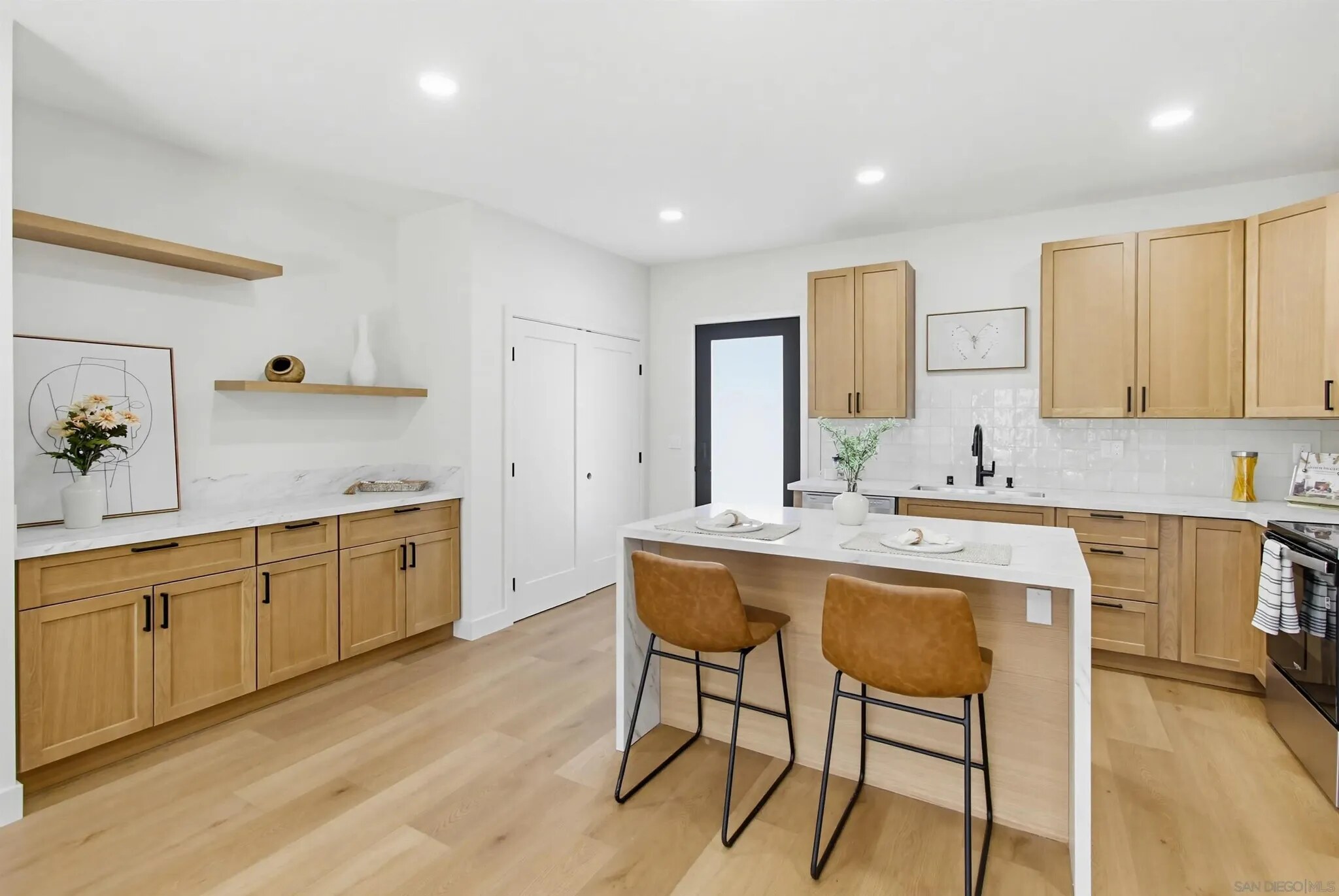 Finished Felton Street kitchen with island seating
